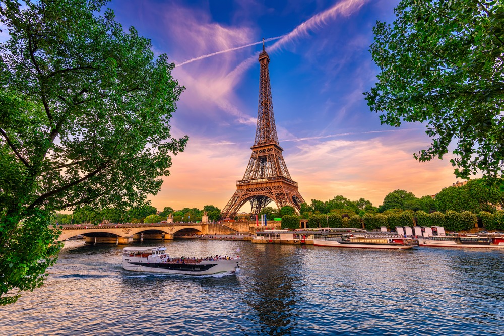 Tháp Eiffel và sông Seine lúc hoàng hôn