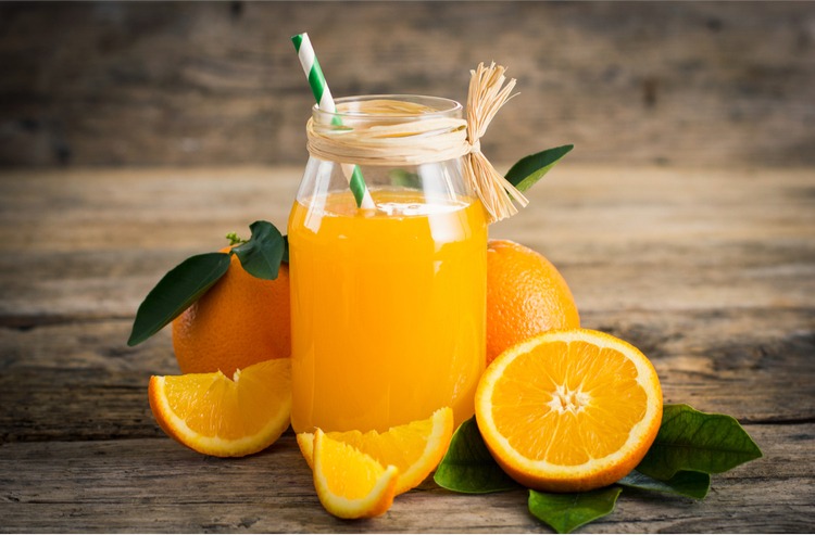 Nước cam là thức uống không thể thiếu khi bị cảm