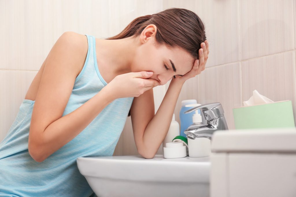 Đau đầu và chóng mặt là những triệu chứng phổ biến trong giai đoạn đầu của bệnh lao màng não hay không?
