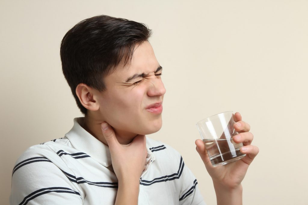 Có những loại vi khuẩn nào gây nhiễm trùng cổ họng?
