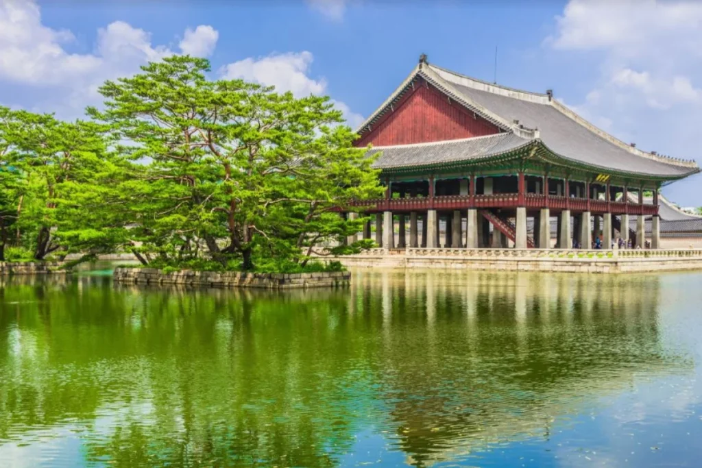Cung điện Gyeongbokgung – Địa điểm du lịch Hàn Quốc tự túc uy nghi