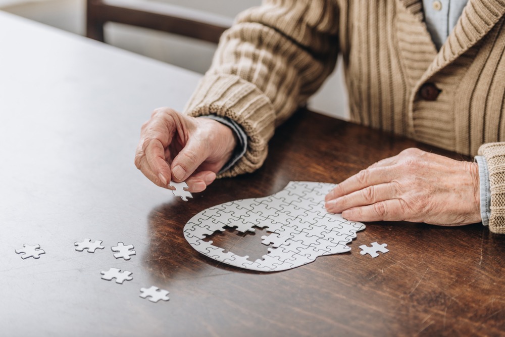 Bệnh Alzheimer ảnh hưởng như thế nào đến suy nhược trí tuệ?
