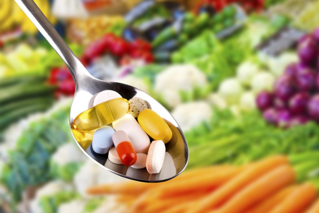 Uống nhiều loại vitamin cùng một lúc có thể làm tăng nguy cơ quá liều, gây hại cho sức khỏe.